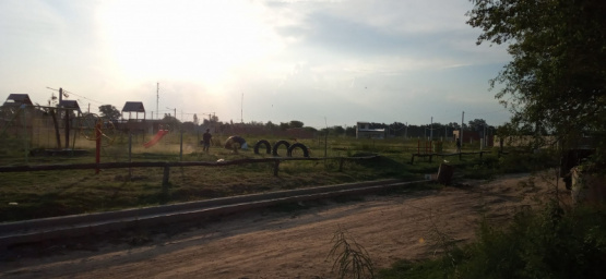 Vecinos del barrio El Milagro mantienen la limpieza de la plaza y piden mayor iluminación y la finalización de los arreglos 