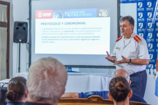 Curso inicial sobre pautas de protocolos y ceremonial