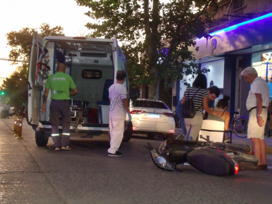 Quiso doblar a la izquierda en avenida Mitre y provocó un accidente