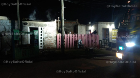 Bomberos extinguieron un incendio de vivienda