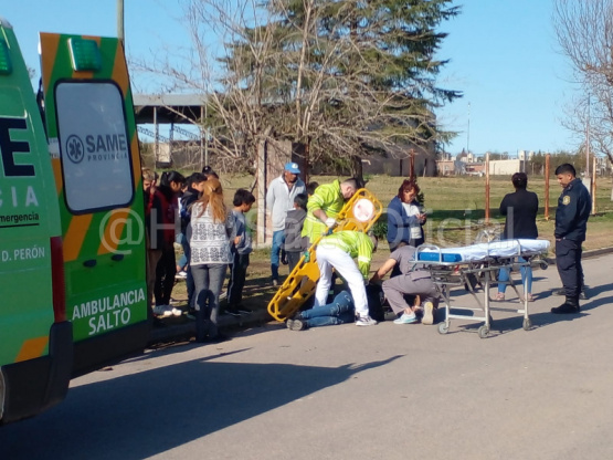 Se cayó de su moto y terminó herida 